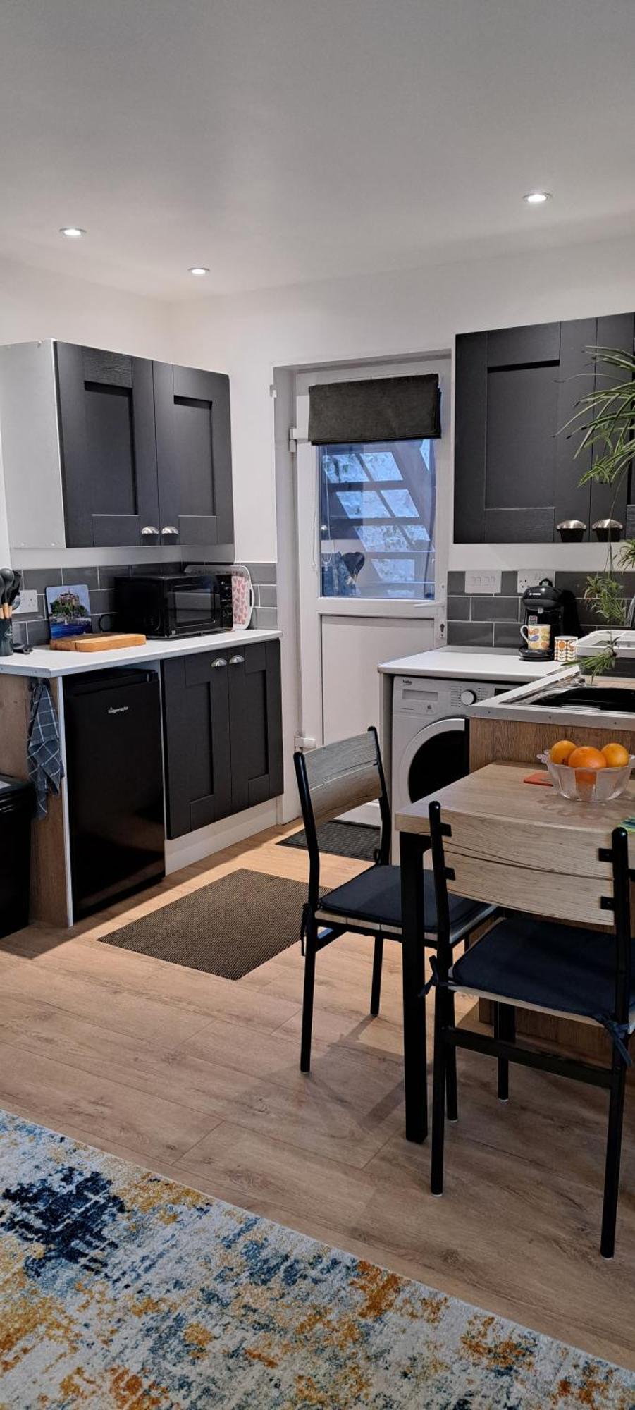 Modern Studio Apartment With Outstanding Views, Sleeps 2 Ньюлин Екстер'єр фото
