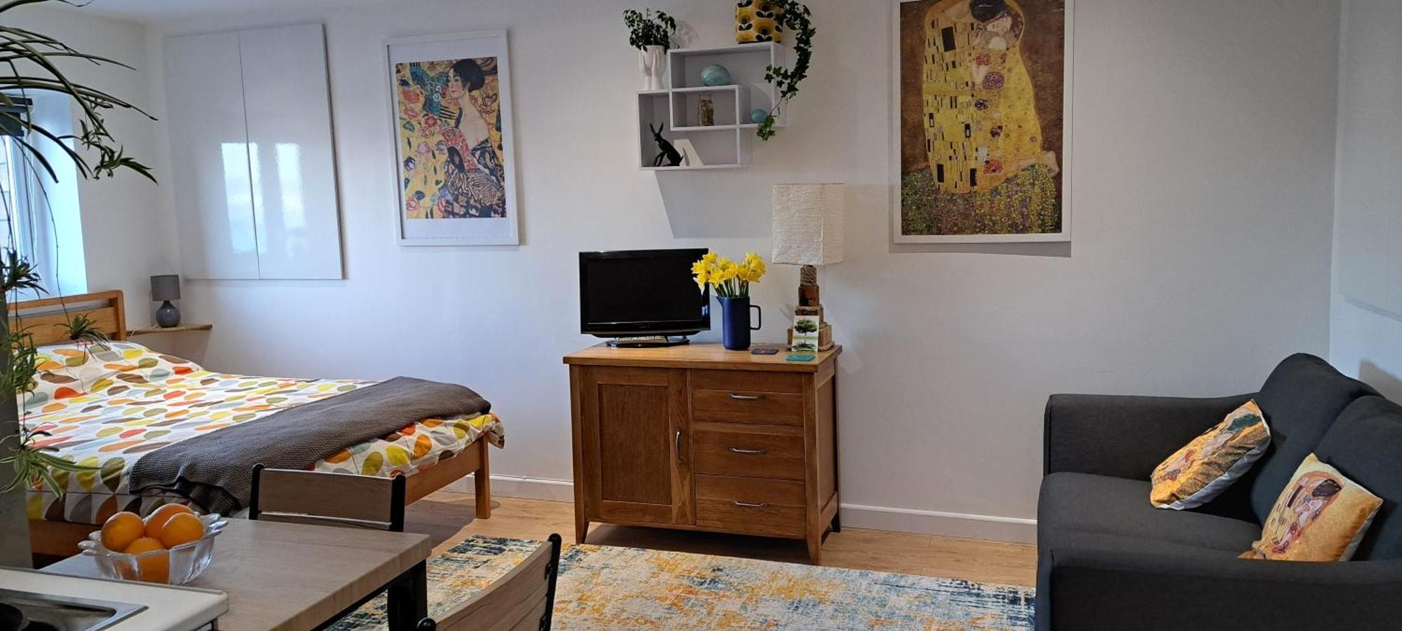 Modern Studio Apartment With Outstanding Views, Sleeps 2 Ньюлин Екстер'єр фото