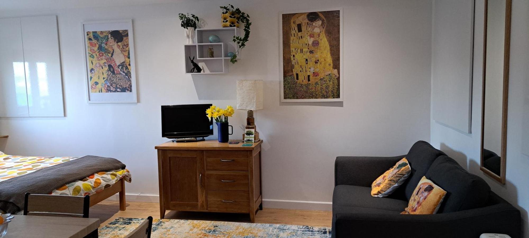 Modern Studio Apartment With Outstanding Views, Sleeps 2 Ньюлин Екстер'єр фото